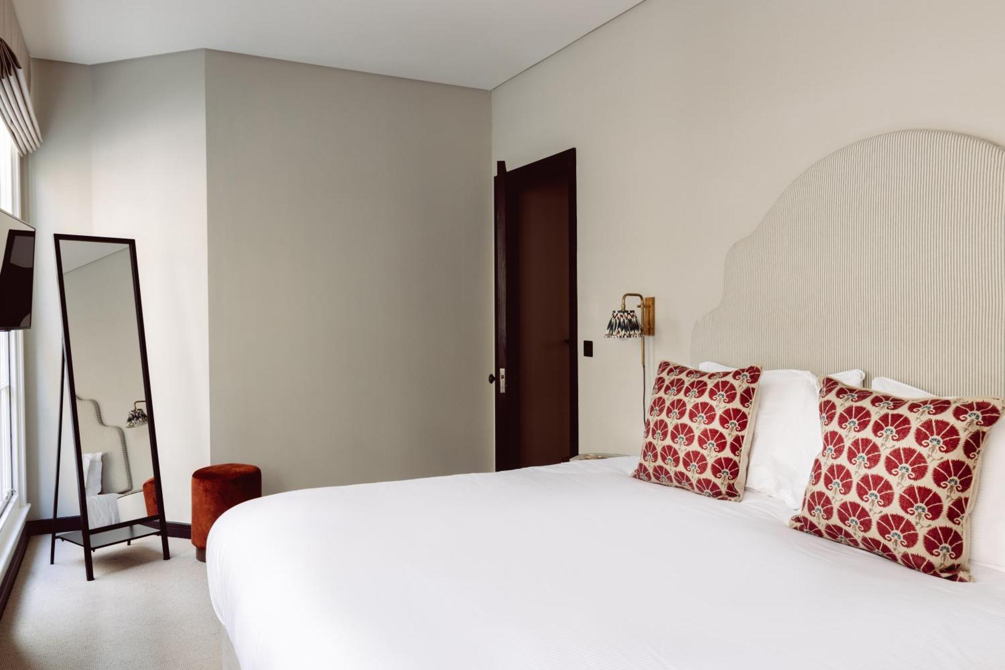 Three-Bedroom Apartment,1739403128:JPEG